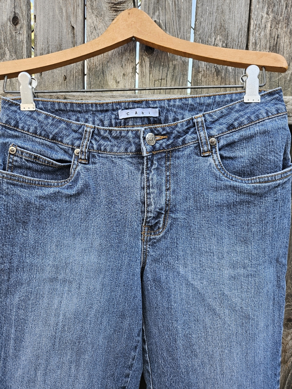 Classic Women's Blue Jeans - Comfortable Everyday Fit Size 8 - Picture 4 of 12